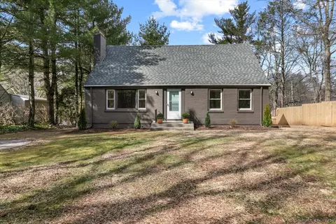 1 Kent Dr, North Haven, CT 06473