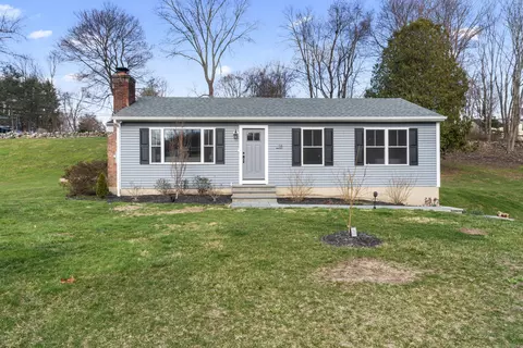 15 Baldwin Rd, Newtown, CT 06470