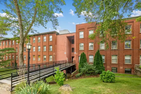 222 Williams St E #303, Glastonbury, CT 06033
