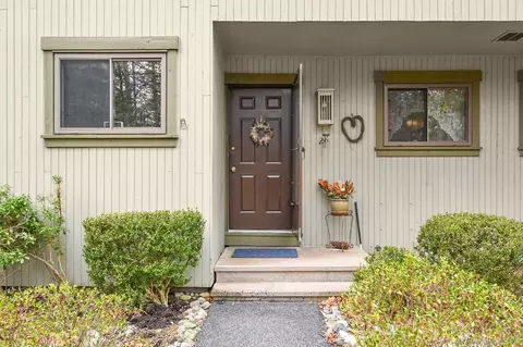 28 Fox Run #28, Woodbury, CT 06798