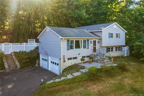 28 Saddle Rock Rd, Danbury, CT 06811