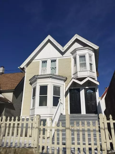 10-12 Cottage Pl, Bridgeport, CT 06604