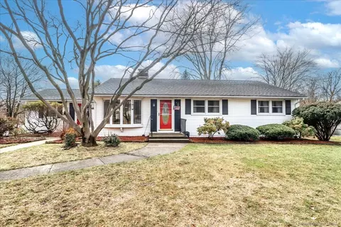 40 Little Plain Rd, Trumbull, CT 06611