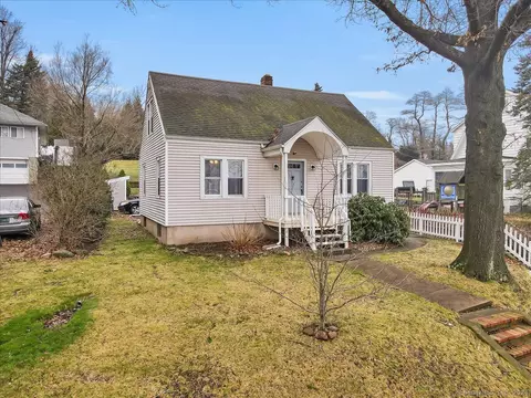 2976 State St, Hamden, CT 06517