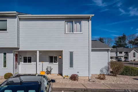 155 Red Stone Hill Rd #90, Bristol, CT 06010