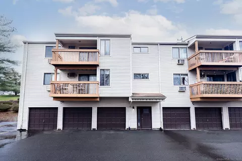 204 Woodland Dr #204, Cromwell, CT 06416