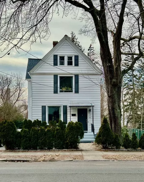 976 Townsend Ave, East Haven, CT 06512