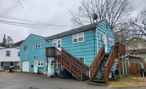 2 Peggy Ln, Norwich, CT 06360