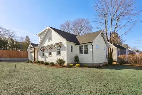 1 Lakeview Dr, Norwalk, CT 06850