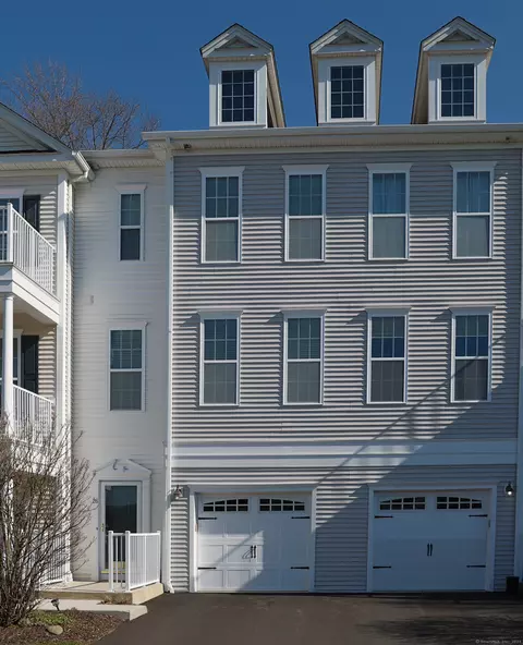 26 Warrington Round #26, Danbury, CT 06810