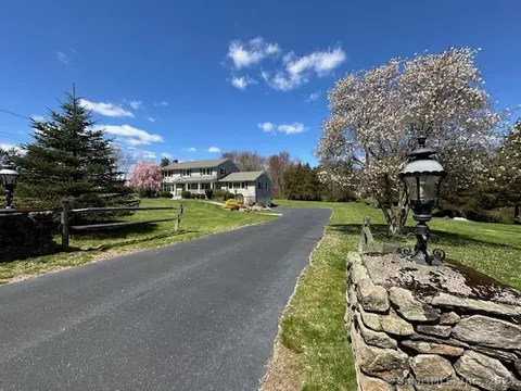 30 Sanford Dr, Easton, CT 06612