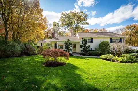 26 Nutmeg Ln, Stamford, CT 06905