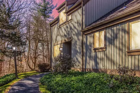557 Heritage Vlg #A, Southbury, CT 06488