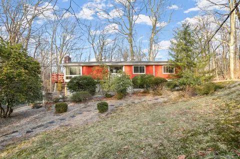 17 Nutmeg Dr, Greenwich, CT 06831