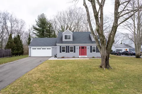 38 Horseshoe Rd, Guilford, CT 06437
