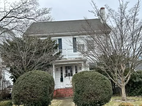 34 Hundley Ct, Stamford, CT 06902