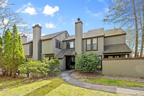 2 Willow Ln #2, Avon, CT 06001