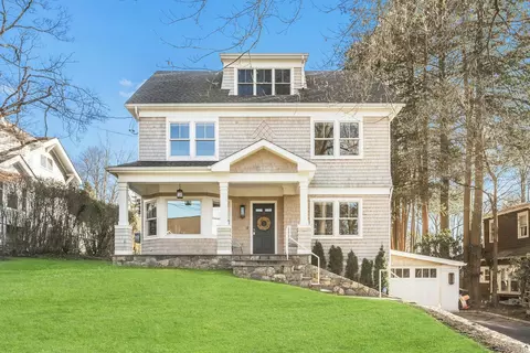 26 Chapel Ln, Greenwich, CT 06831