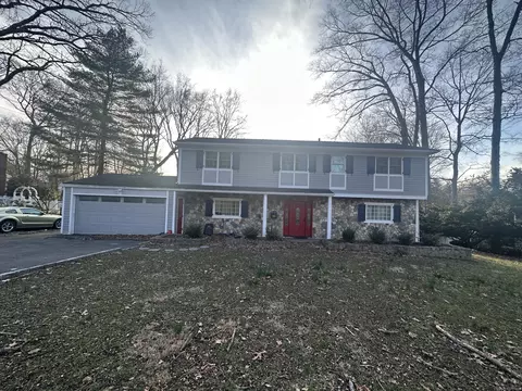 374 Pepper Ridge Rd, Stamford, CT 06905