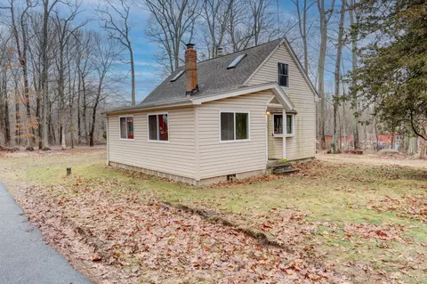 33 Lakeview Dr, Coventry, CT 06238
