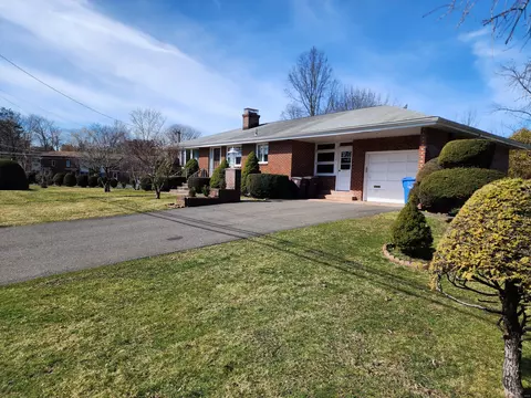 130 Highview Ave, New Britain, CT 06053