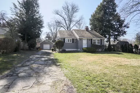 9 Beauford Rd, Norwalk, CT 06854