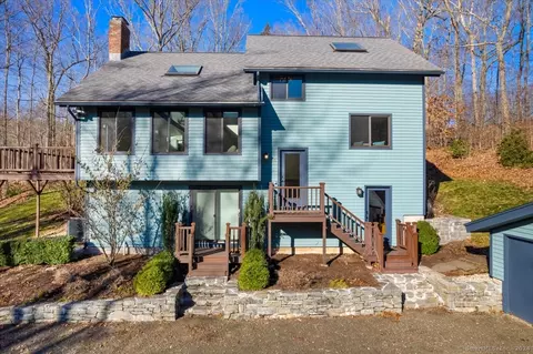 28 Coginchaug Ct, Guilford, CT 06437