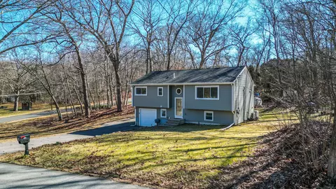 54 Lovers Ln, East Lyme, CT 06333