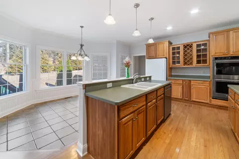 36 Belinsky Cir, Oxford, CT 06478