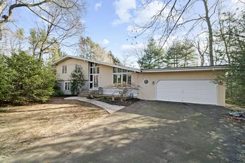 16 Roger Ave, North Haven, CT 06473