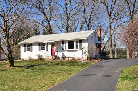 44 Juniper Dr, Windsor Locks, CT 06096