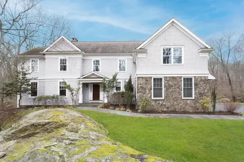 6 Woods End Ln, Weston, CT 06883