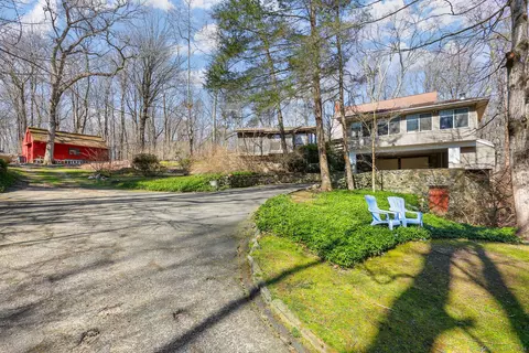 456 Woodbine Rd, Stamford, CT 06903