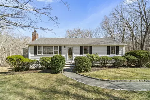 216 E Pond Meadow Rd, Westbrook, CT 06498