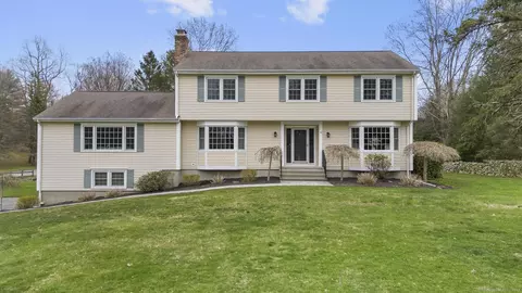 52 Mallett Dr, Trumbull, CT 06611