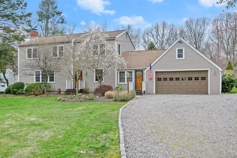 80 Whippoorwill Ln, Stratford, CT 06614