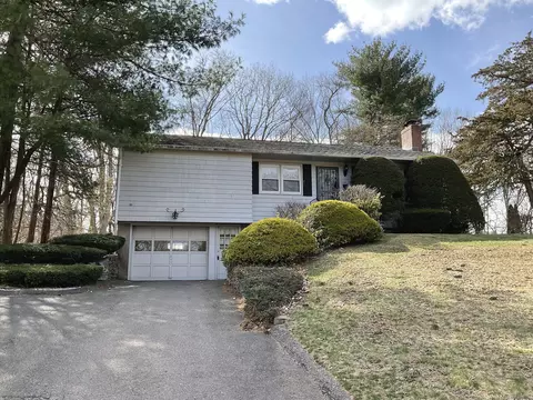 131 Trout Stream Dr, Vernon, CT 06066