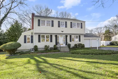 501 Tahmore Dr, Fairfield, CT 06825