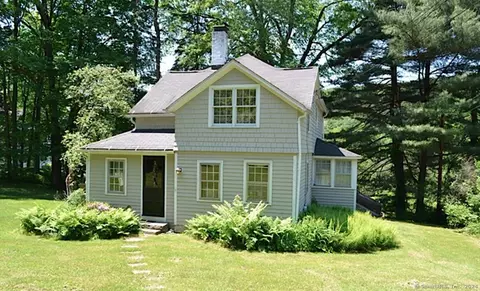 8 School St, Washington, CT 06793