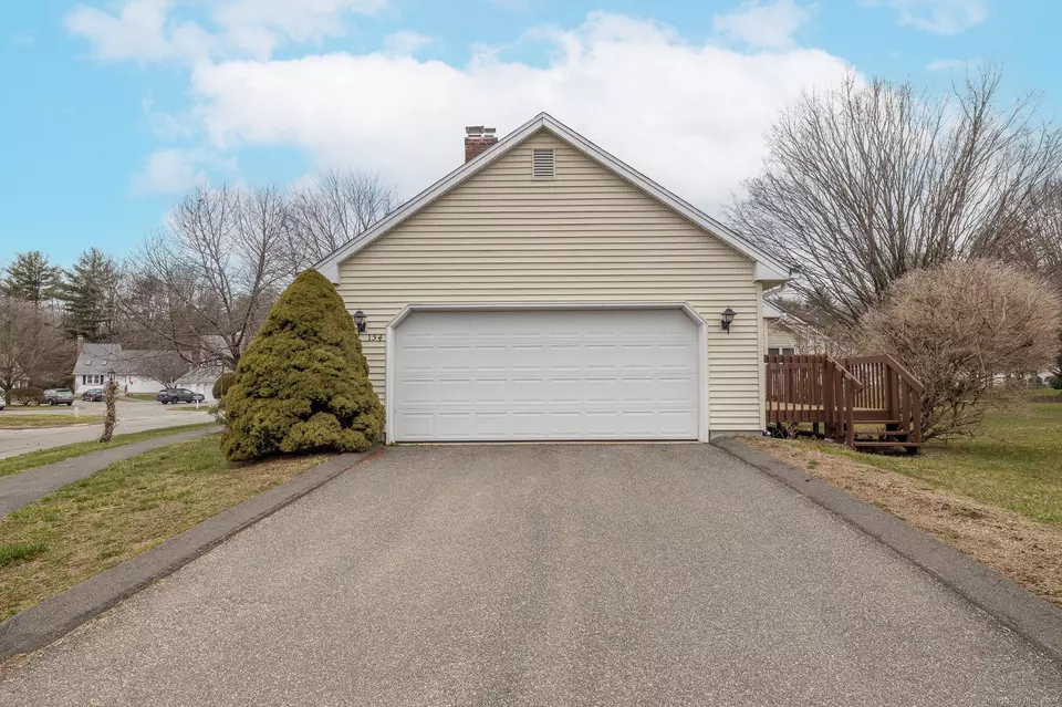 154 Oldefield Farms 154, Enfield, CT 06082 40 Photos Movoto