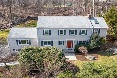 60 Tall Oaks Ct, Stamford, CT 06903