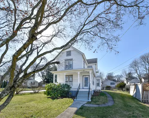 18 Hazel St, Norwalk, CT 06851