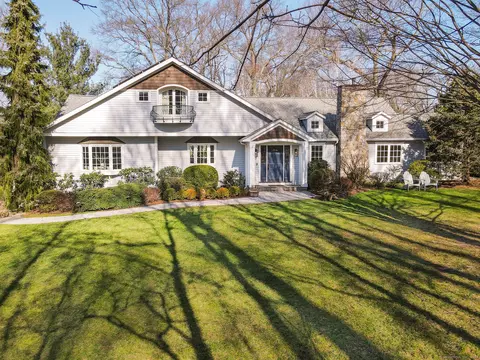 24 Cavray Rd, Norwalk, CT 06855