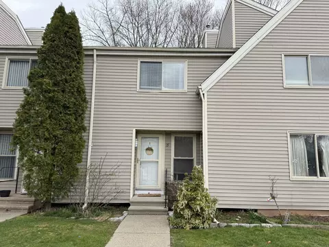 15 Cherokee Ct #15, Cromwell, CT 06416