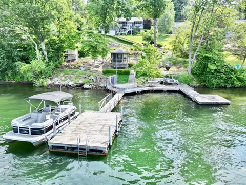 567 Candlewood Lake Rd, Brookfield, CT 06804