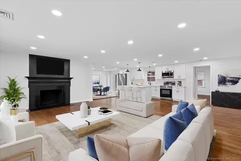 27 Meadowview Dr, Trumbull, CT 06611