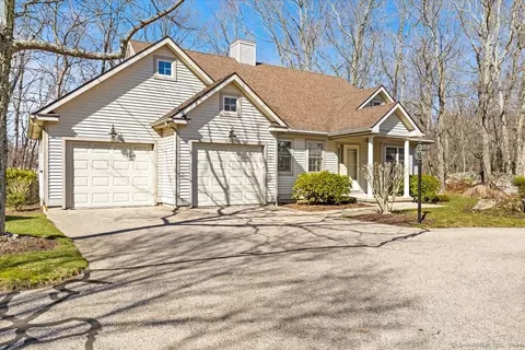 7 Carlisle Ln #7, East Lyme, CT 06357