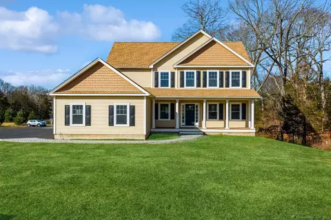 12 Royal Oak Ln, Wallingford, CT 06492