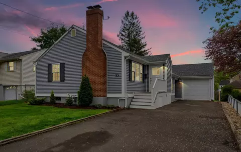 33 Clarendon Ave, West Hartford, CT 06110
