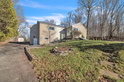 550 E Street St N, Suffield, CT 06078